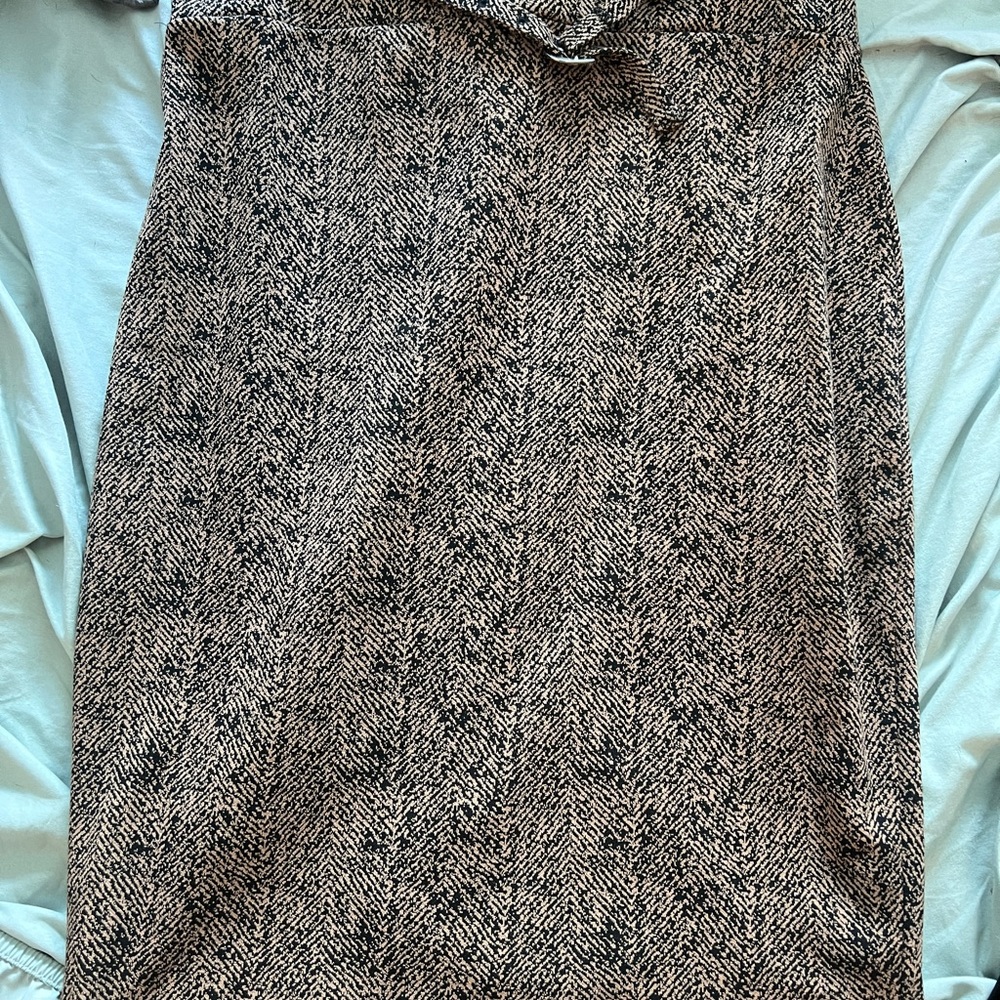 Express size large skirt. Printed with small back slip